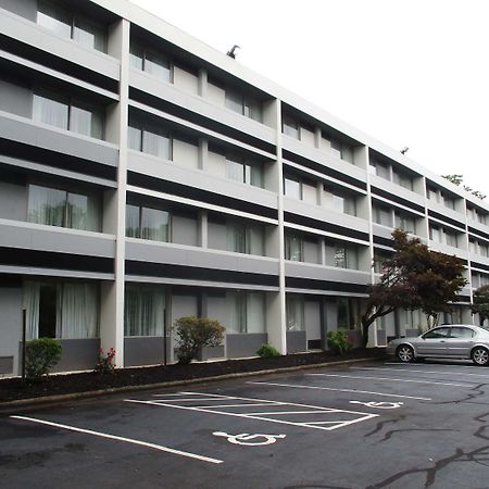 Best Western Plus University Inn Winston-Salem Extérieur photo