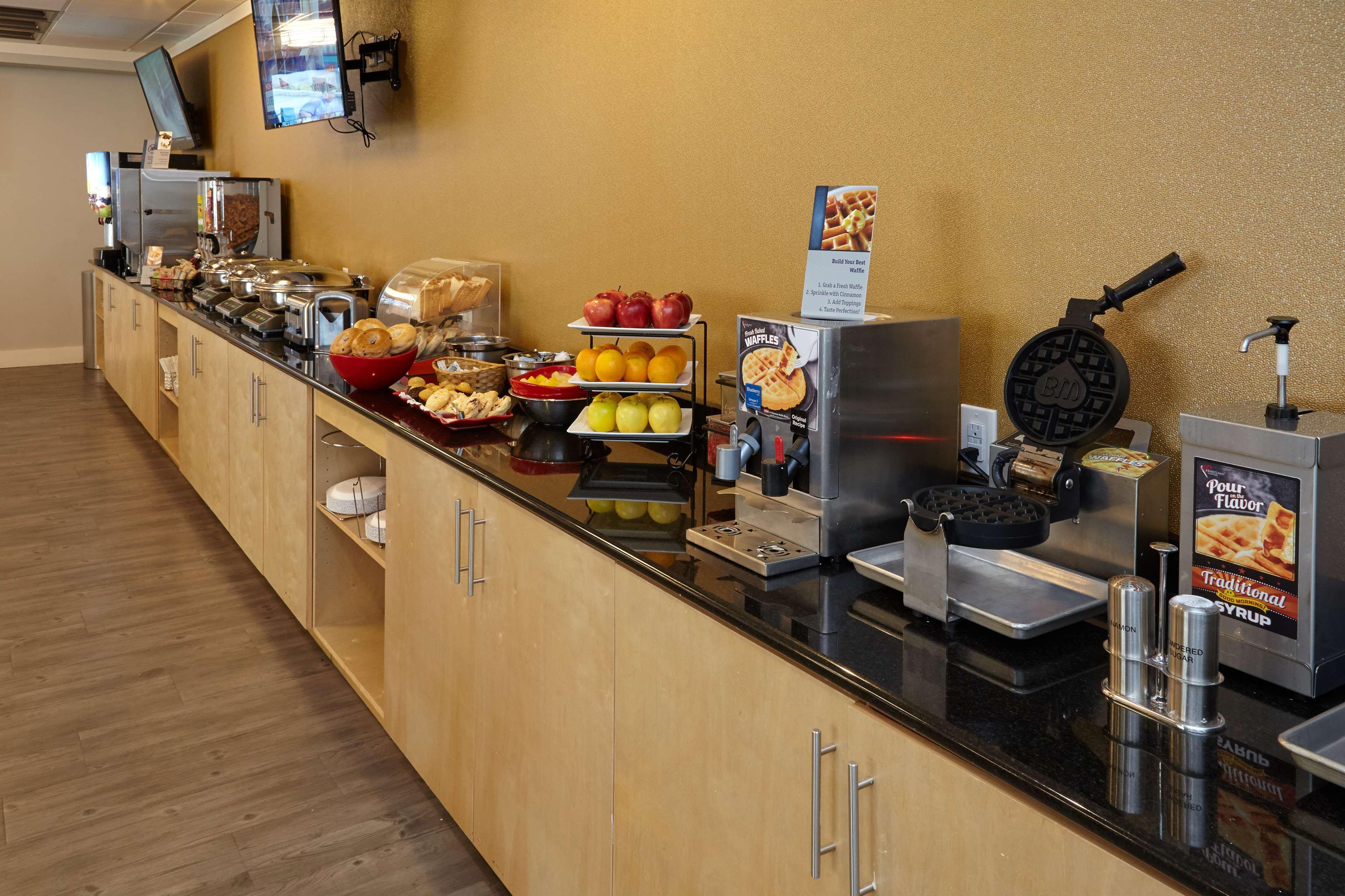 Best Western Plus University Inn Winston-Salem Extérieur photo