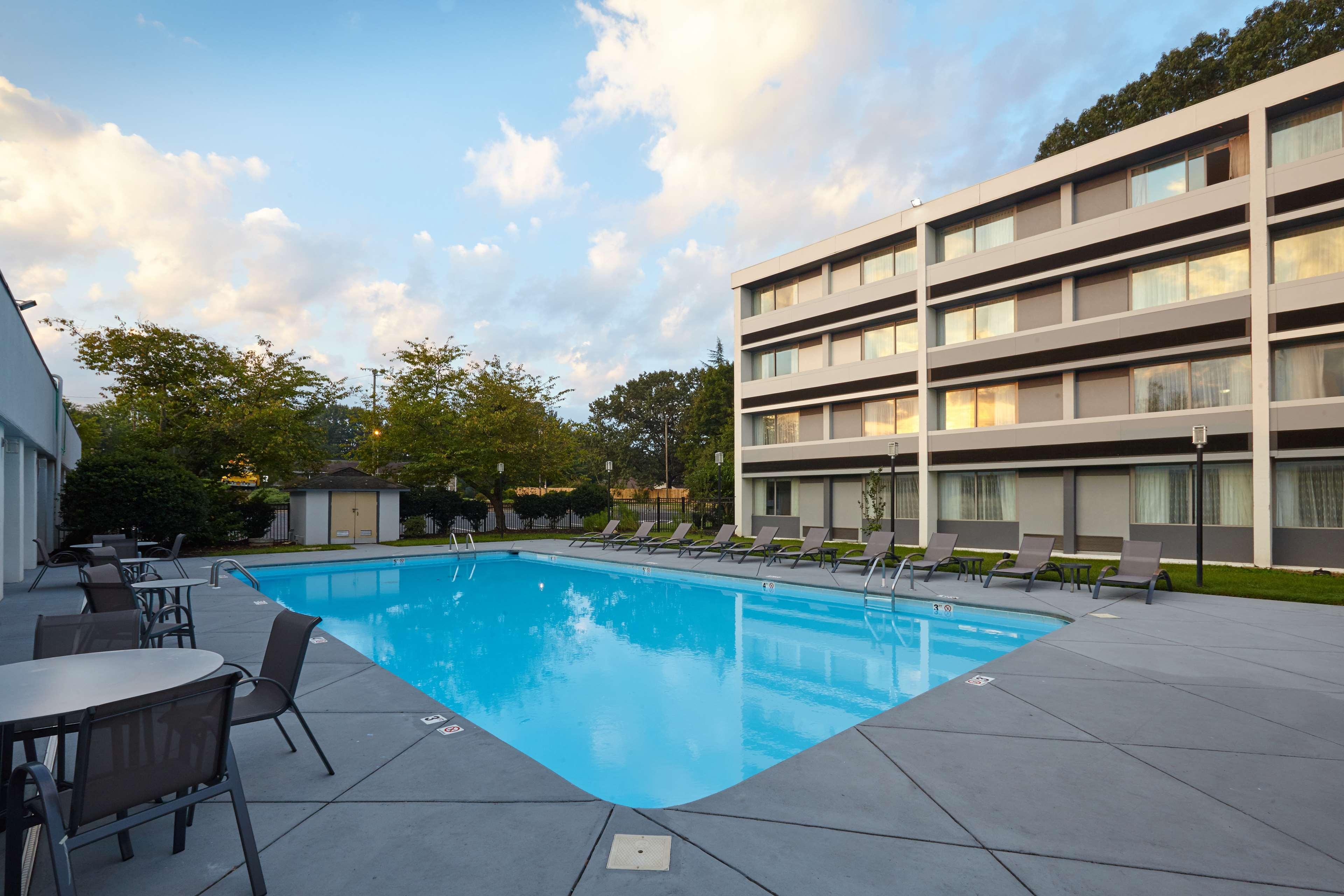 Best Western Plus University Inn Winston-Salem Extérieur photo